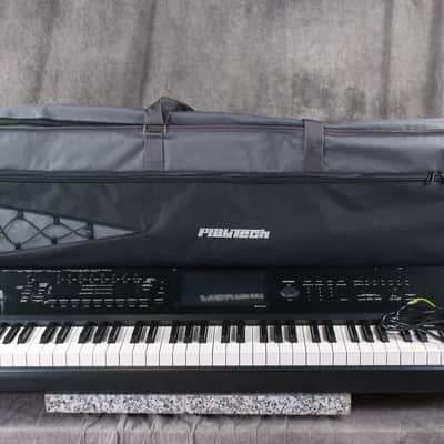 Korg KronosX-73 Music Workstation Synthesizer in very good condition