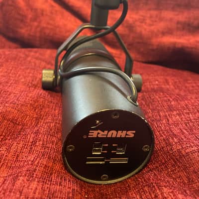 Shure SM7B Cardioid Dynamic Microphone 2001 - Present - Black image 2