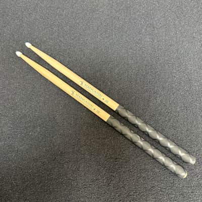 Headhunters 5B Nylon Tip Hickory Drumsticks with BX Grip image 2