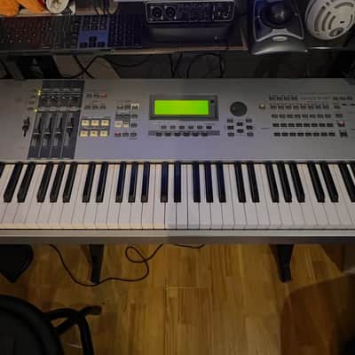 Yamaha Motif ES 8 Production Synthesizer 2000s - Gray