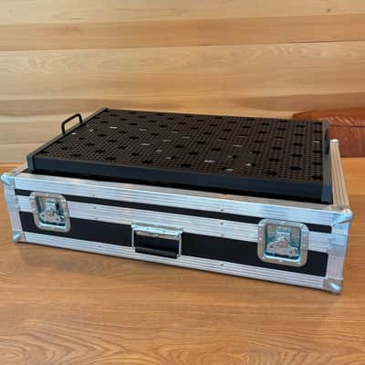Temple Audio TRIO 28 GM Pedalboard with Flight Case 2010s - Gunmetal image 1