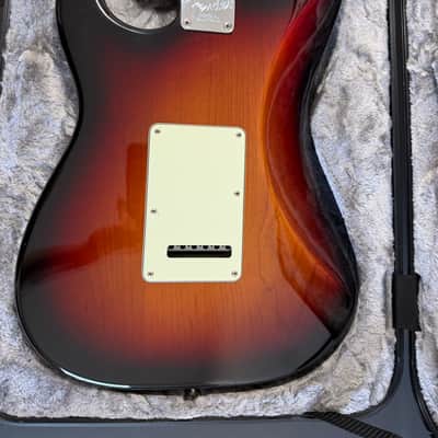 Fender American Elite Stratocaster - 2017 - 3-Color Sunburst, HSS Shawbucker, Ebony Fretboard, Noiseless Pickups image 10