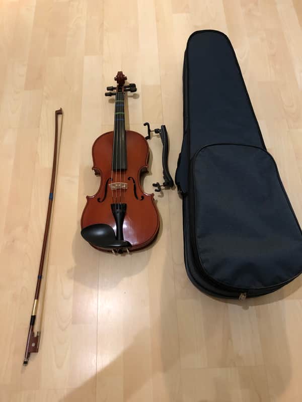 Antonio Rossi 4/4 violin with case, shoulder rest, and bow in excellent condition image 1