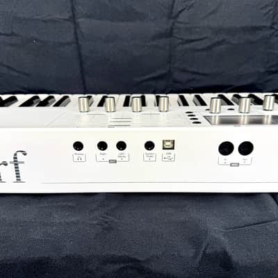 Waldorf Blofeld 49-Key Synthesizer (Classic White) – Mint w/ Box, Manual, PSU, Gator GKB-49 Bag & Pre-Installed Banks image 4