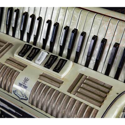 Accordion Noble 41/120/III/5/1 MT white used image 2