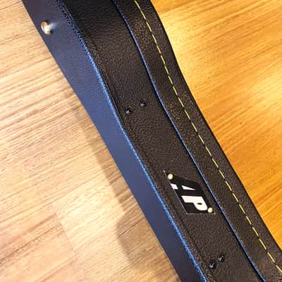 Guitar Hardcase For Stratocaster Style Electric Slim Compact Fitted Shaped & Rugged!  Excellent condition! image 10