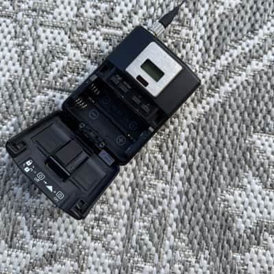 2x Shure AD1-G57 Axient Digital Wireless Bodypack Transmitters with TA4 Connector (G57: 470 to 616 MHz) image 5