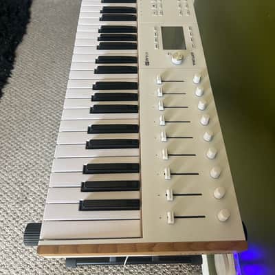 Arturia KeyLab 49 mk3 49-key Keyboard Controller - White image 3