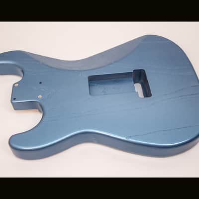 Guitar Mill S-Style Body / 1 Piece Swamp Ash / 3 lbs. 2 oz.  / Nitrocellulose TruGrain™ 'Lake Placid Blue' / Closet Clean (#GIN-4010) image 4