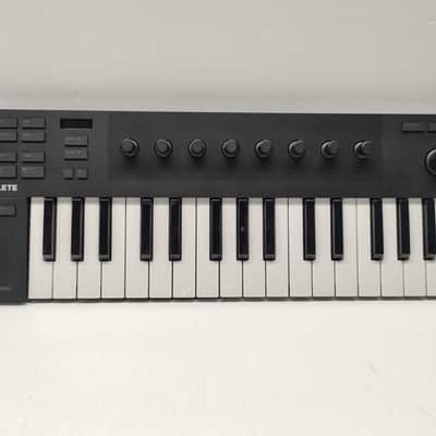 Native Instruments Komplete Kontrol M32 2019 - Black image 1