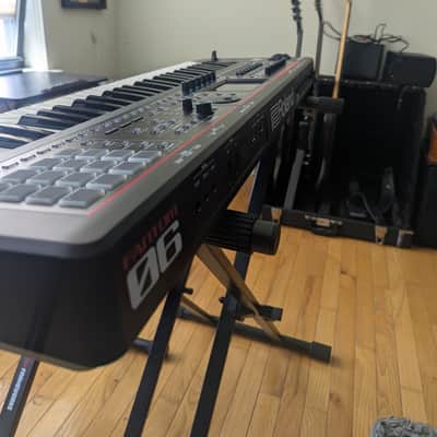 Roland FANTOM-06 61-Key Workstation Keyboard Bundle image 3