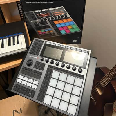 Native Instruments Maschine Plus 2020 - Present - Black image 9