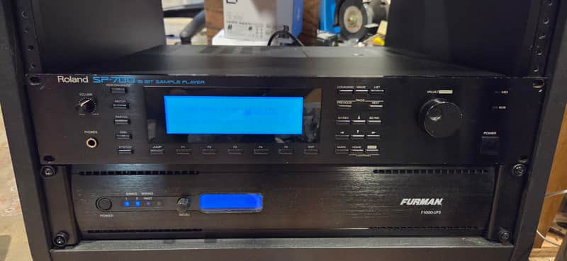 Roland SP-700 Sampler with new backlight image 1