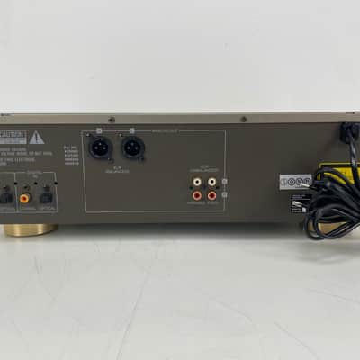 Denon - DCD-S10 - Pro CD-Player - Inc. Original Box/Remote - XLR Out image 9