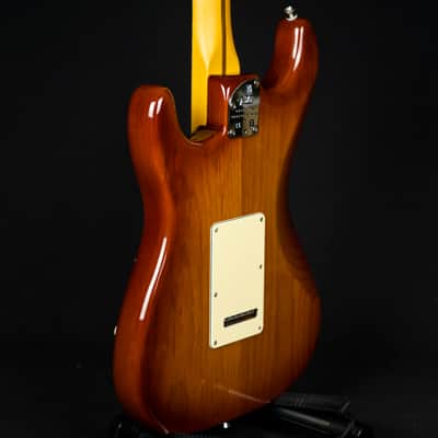Fender  American Professional II HSS Stratocaster  Sienna Sunburst Maple Fingerboard 2022 (US22108129) image 6