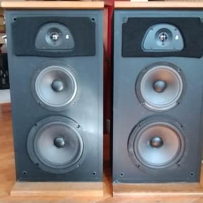 Acoustic Research TSW410 speakers in excellent condition - 1980's image 1