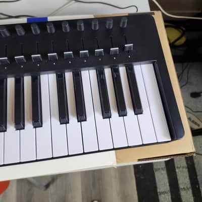 Arturia KeyLab Essential 61 MkIII MIDI Controller 2023 - Present - Black image 10