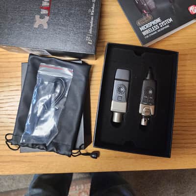 Two ( 1 used 1 new)- Xvive U3 Wireless Microphone Systems - Black image 3
