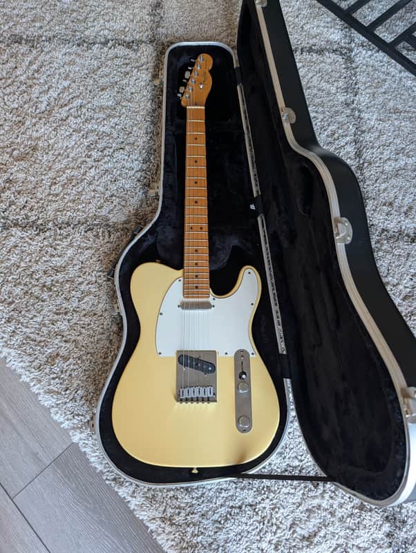Fender American Standard Telecaster with Maple Fretboard 1988 - 2000 yellow