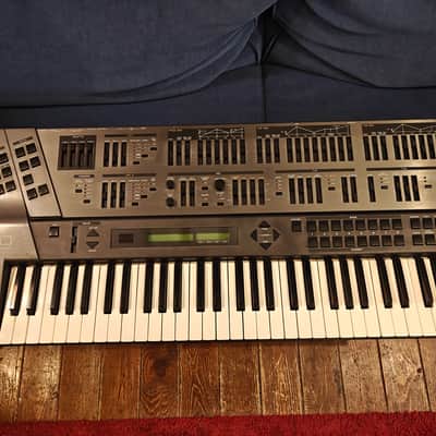 Roland JD-800 61-Key Programmable Synthesizer 1991 - 1995 - Carbon