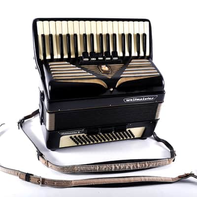 TOP German Made Piano Accordion Weltmeister Manuela II - 80 bass, 8 reg. (5+3) + Hard Case & Shoulder Straps ~ Akkordeon image 2
