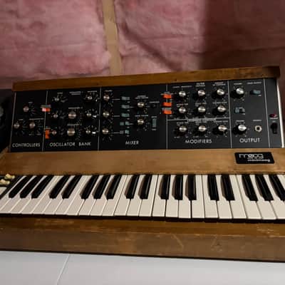 Moog Minimoog Model D 44-Key Monophonic Synthesizer 1971 - 1982 - Black / Wood
