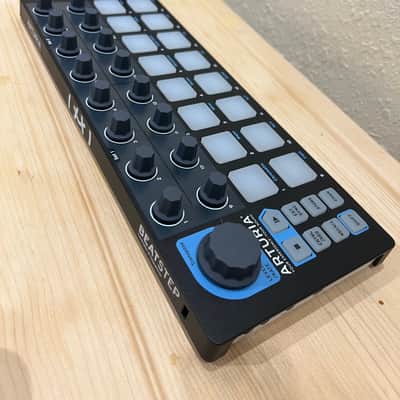Immagine Arturia BeatStep Black Edition MIDI Controller 2016 - 2021 - Black - 4
