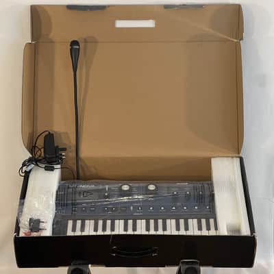 Novation MiniNova Synthesizer Boxed with Gooseneck, USB + PSU