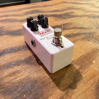 MXR M282 Dyna Comp Mini Bass Compressor 2019 - Present - White image 2