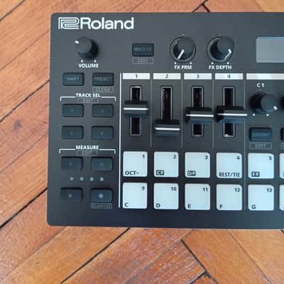 Roland MC-101 Groovebox / Drum Machine / Synthesizer image 2