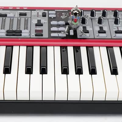 Clavia Nord Electro 3 Sixty One Synthesizer + Neuwertig + 2 Jahre Garantie