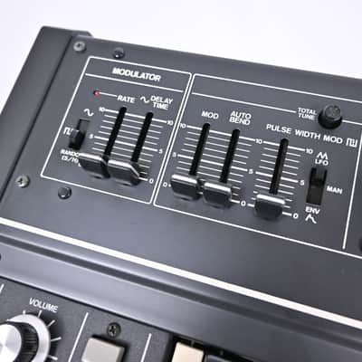 Roland SH-2 *Near mint with hard case & serviced* image 9
