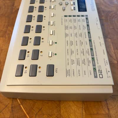 Akai S20 Stereo Phrase Sampler 1997 - White- SERVICED - MAXED image 7