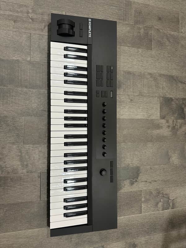 Native Instruments Komplete Kontrol A49 2018 - Present - Black image 1