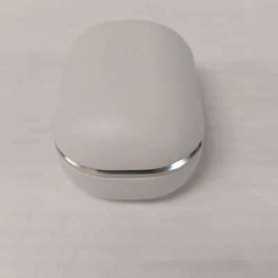 B & O E8 Motion Earbuds image 4