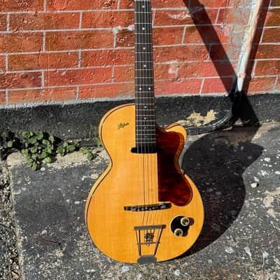Hofner Club 40 1957 - stunning rare issue like George Harrison's 1st true Beatle Axe ! image 2
