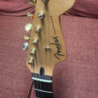 Fender Deluxe Players Stratocaster with Rosewood Fretboard 2005 - 2016 - 3-Color Sunburst image 3
