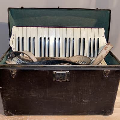Hohner Vintage 1930's White Accordion Very Cool Original Case, Help Small Business & Buy it Here ! image 2
