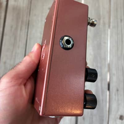 Walrus Audio Monument Harmonic Tap Tremolo V2 2018 - Present - Coral / Black electric guitar pedal image 9