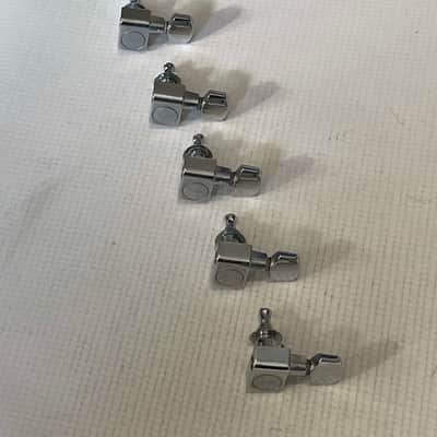 1990's Era USA Fender Logo American Stratocaster Guitar Chrome Staggered Tuners Tuning Pegs 6 In Line image 4
