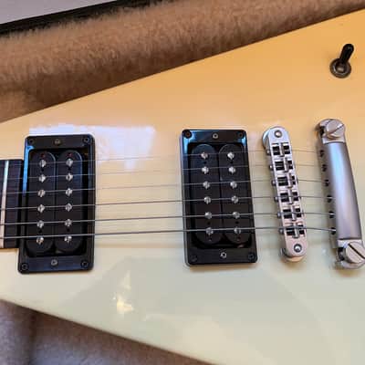 Gibson Flying V 1985 Alpine White USA Case_318 image 2