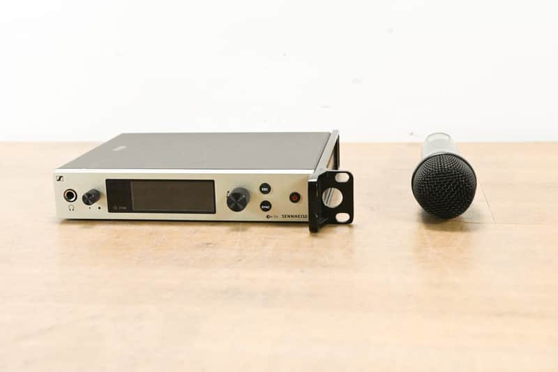 Immagine Sennheiser EW 500 G4-935 Handheld Microphone System - AW+ Band (NO PSU) CG015MN - 1