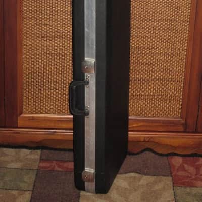 used Rickenbacker Hardshell Case for Model 620 electric guitar (NO guitar) from 1995, 2 Ball feet broke off (2 holes in plastic), Exterior plastic has some cracks,  EXT: Black Hard Plastic / Chrome HW / Handle: Black Molded Hard Plastic / INT: Blue Plush image 4