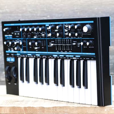 Novation Bass Station II Paraphonic Analogue Synthesizer 25-Note Keyboard w/Box image 2