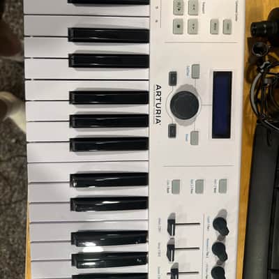 Arturia KeyLab 61 MkII MIDI Controller image 4