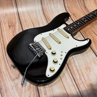 Fender Stratocaster Elite BLK 1983 + Case (Usado) image 2