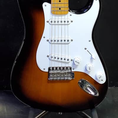 Fender 70th Anniversary American Vintage II '54 Stratocaster 2024 - 2-Color Sunburst image 3