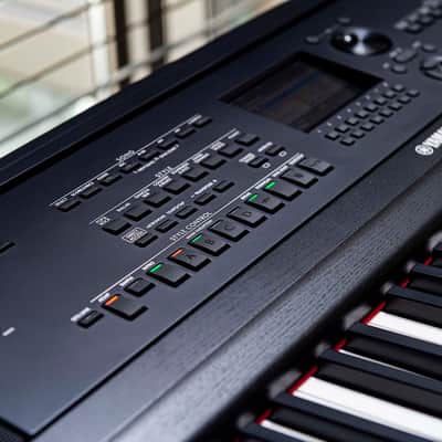 Yamaha DGX670 88-Key Portable Grand Piano (Black) image 3
