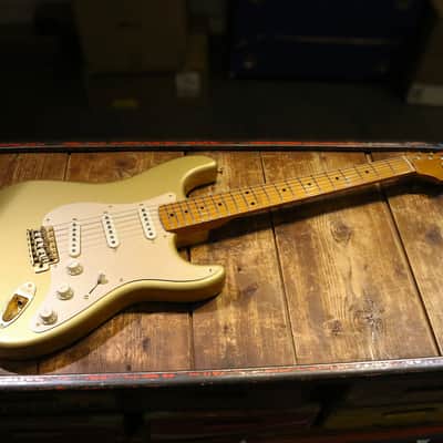 Fender 50th Anniversary Stratocaster 2004 - Aztec Gold image 2