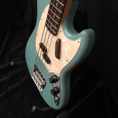 Fender JMJ Road Worn Mustang Bass + Hard Case, Pro Setup image 9